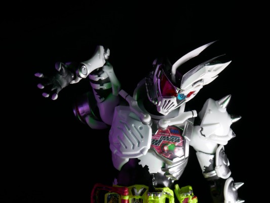 S.H.Figuart 假面骑士：灵骑 假面骑士冥骑