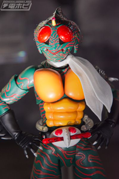 S.H.Figuarts（真骨雕制法） 假面骑士亚马逊（荣耀昭和骑士版）