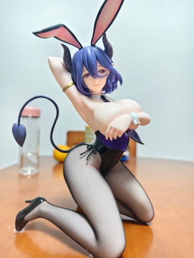 B-style 金装的维尔梅 维尔梅 兔女郎