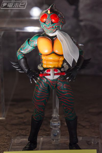 S.H.Figuarts（真骨雕制法） 假面骑士亚马逊（荣耀昭和骑士版）