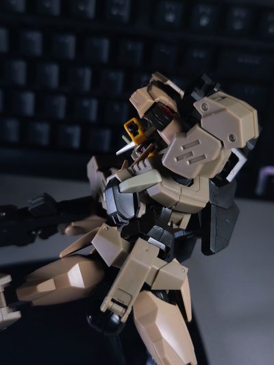 HG 1/144  量子型00指挥官高达 沙漠战样式