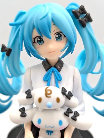 初音未来系列 小坐系列奖品人偶  "初音未来联名大耳狗与MILK"