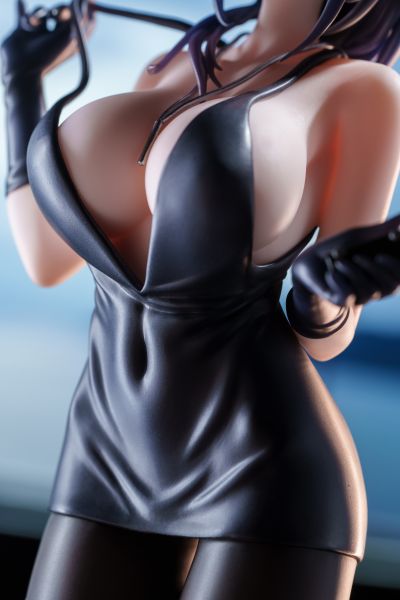 横山石见 黑礼服