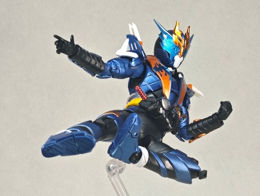 S.H.Figuarts 假面骑士克罗兹 平成世代版