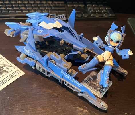 桌面军队 F-616[DR]s Rain Nabbit 与 Machine Lycaon