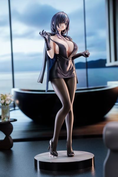 横山石见 黑礼服