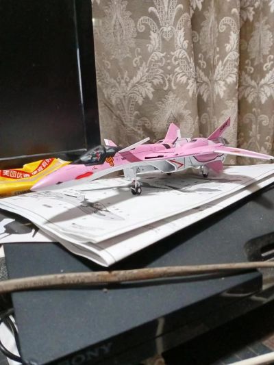 超时空要塞plus 1/72 YF-19