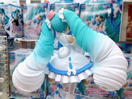 Luminasta 初音未来×大耳狗 白色连衣裙