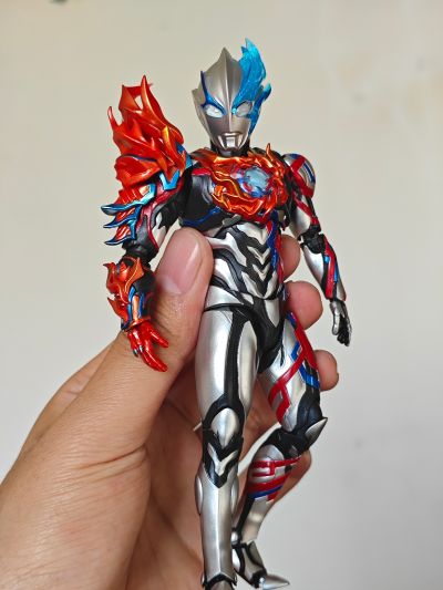 S.H.Figuarts 布莱泽奥特曼 法多兰盔甲