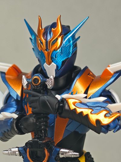 S.H.Figuarts 假面骑士克罗兹 平成世代版