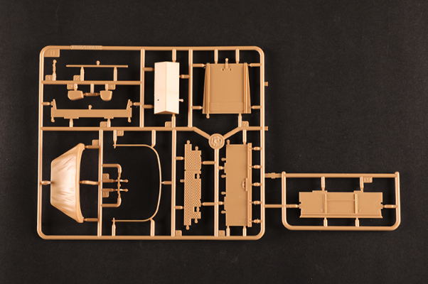 编号:63540 1/35 装甲车辆系列 GMC DUKW-353两栖运输车带105毫米榴弹炮