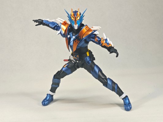 S.H.Figuarts 假面骑士克罗兹 平成世代版