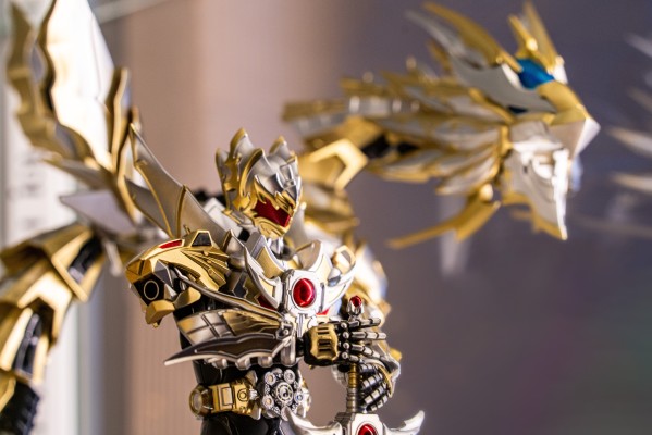 铠甲勇士-光之帝皇战龙