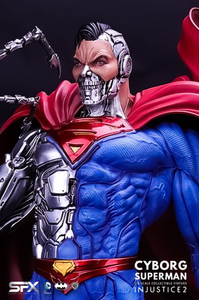 机械超人 1:8 比例雕像