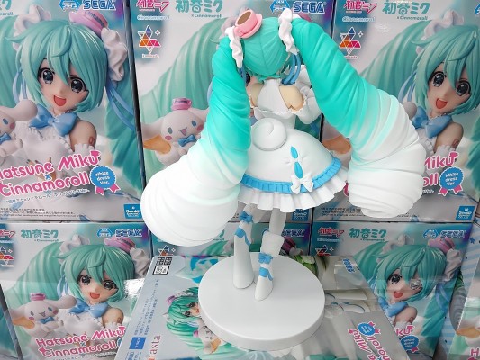 Luminasta 初音未来×大耳狗 白色连衣裙