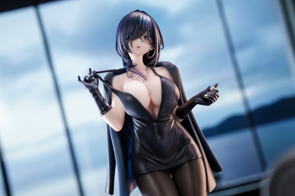 横山石见 黑礼服