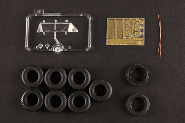 编号:63540 1/35 装甲车辆系列 GMC DUKW-353两栖运输车带105毫米榴弹炮