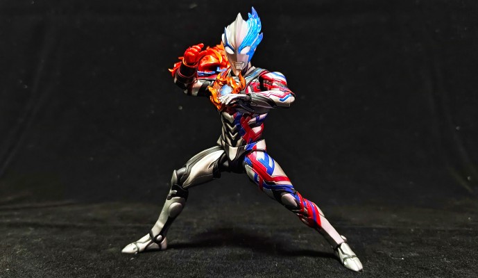 S.H.Figuarts 布莱泽奥特曼 法多兰盔甲