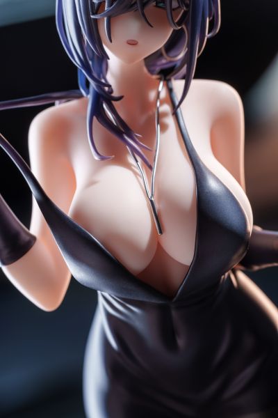 横山石见 黑礼服