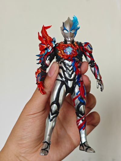 S.H.Figuarts 布莱泽奥特曼 法多兰盔甲