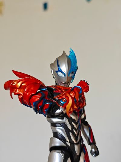 S.H.Figuarts 布莱泽奥特曼 法多兰盔甲