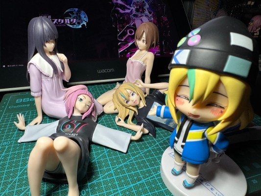 夜晚的水母不会游泳 小坐系列奖品人偶 “高梨·金·阿努克·芽衣”