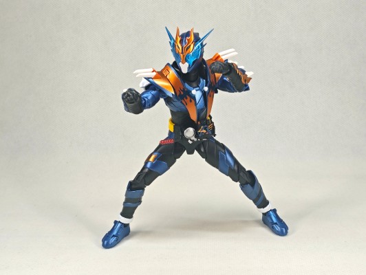 S.H.Figuarts 假面骑士克罗兹 平成世代版