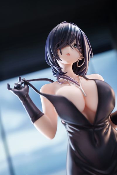 横山石见 黑礼服