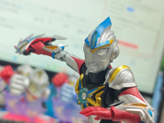 S.H.Figuarts 欧布奥特曼 三重形态