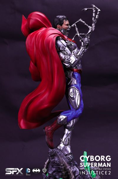 机械超人 1:8 比例雕像