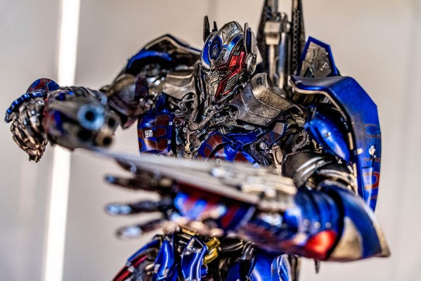 3Z0579 DLX 变形金刚：最后的骑士 暗黑擎天柱