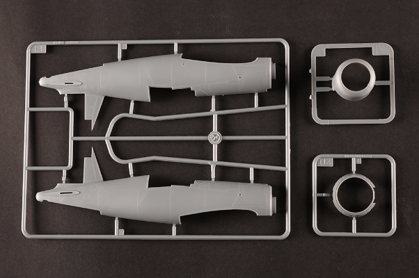 编号:80385 1/48 军用飞机系列 美国F4U-2“海盗”战斗机