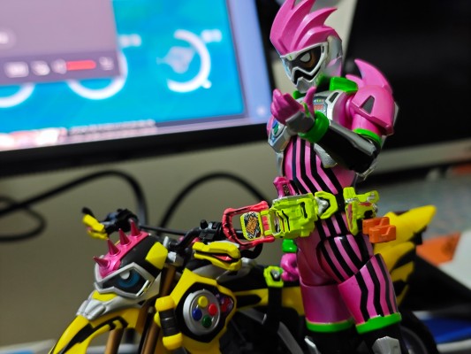 S.H.Figuarts 假面骑士：艾克赛德  假面骑士狂飙 摩托玩家 等级2