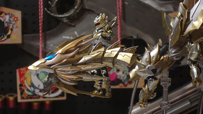 铠甲勇士-光之帝皇战龙