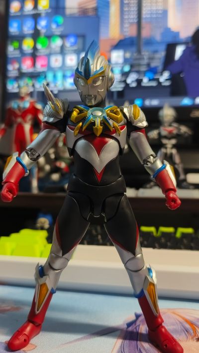 S.H.Figuarts 欧布奥特曼 三重形态