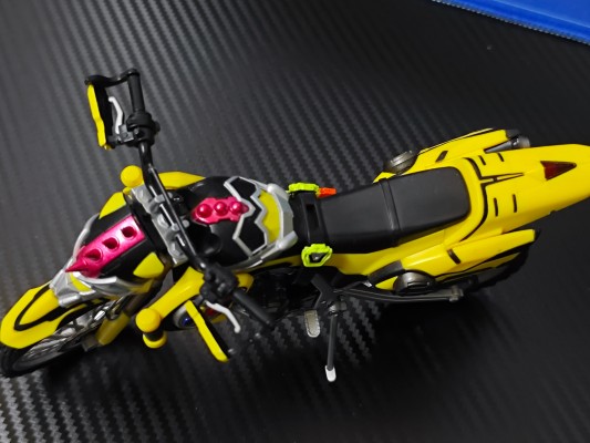 S.H.Figuarts 假面骑士：艾克赛德  假面骑士狂飙 摩托玩家 等级2