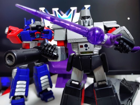 布鲁可变形金刚传奇版  G1-威震天