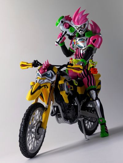 S.H.Figuarts 假面骑士：艾克赛德  摩托玩家