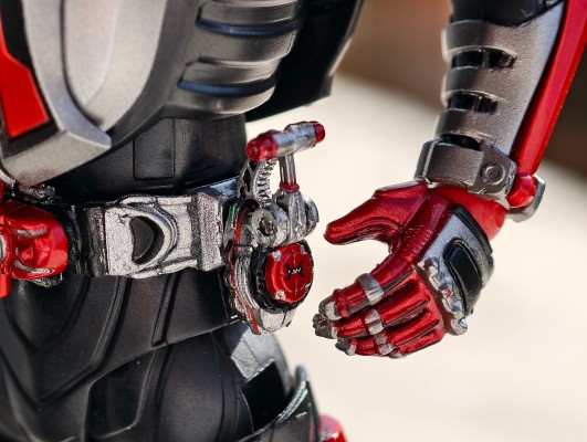 S.H.Figuarts（真骨雕制法）假面骑士甲斗王 超越形态 真骨雕制法10周年纪念版