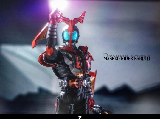 S.H.Figuarts（真骨雕制法）假面骑士甲斗王 超越形态 真骨雕制法10周年纪念版