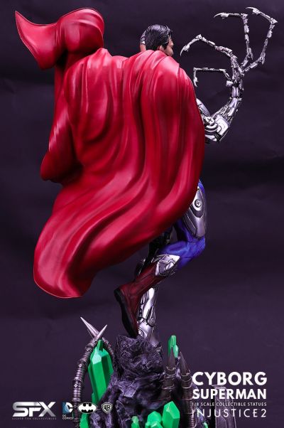 机械超人 1:8 比例雕像