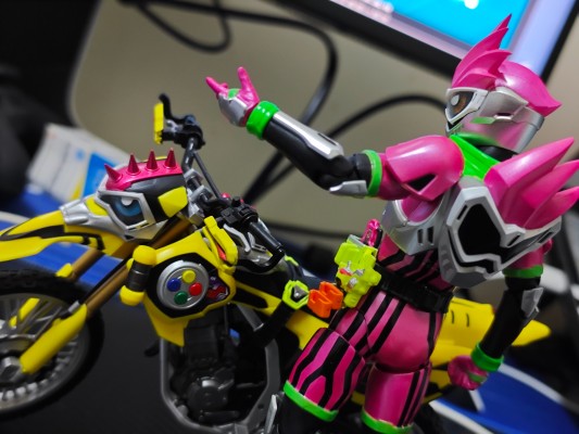 S.H.Figuarts 假面骑士：艾克赛德  假面骑士狂飙 摩托玩家 等级2