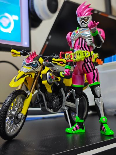 S.H.Figuarts 假面骑士：艾克赛德  假面骑士狂飙 摩托玩家 等级2