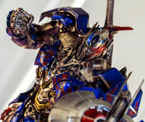 3Z0579 DLX 变形金刚：最后的骑士 暗黑擎天柱