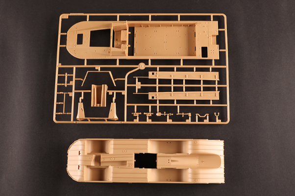 编号:63540 1/35 装甲车辆系列 GMC DUKW-353两栖运输车带105毫米榴弹炮