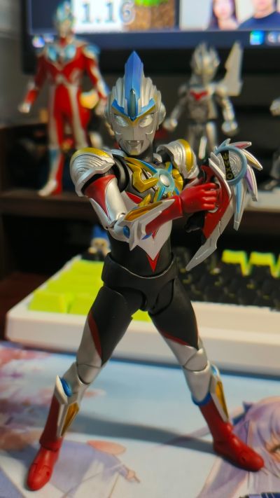 S.H.Figuarts 欧布奥特曼 三重形态