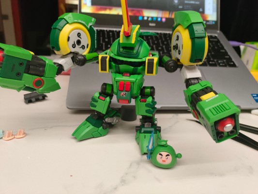 果宝特攻拼装机甲系列模型 小果战宝