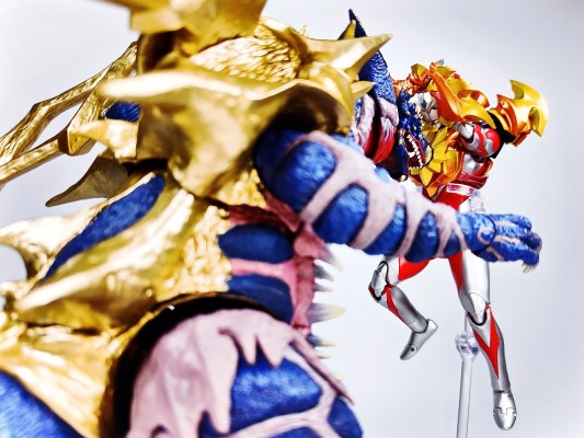 S.H.Figuarts 灼日装甲