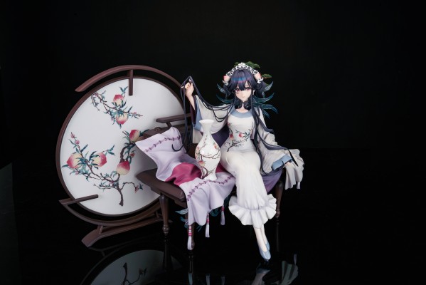 物华弥新 蝠桃瓶 粉彩福桃