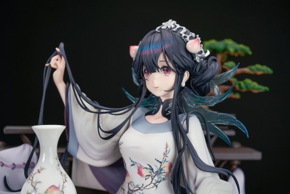 物华弥新 蝠桃瓶 粉彩福桃